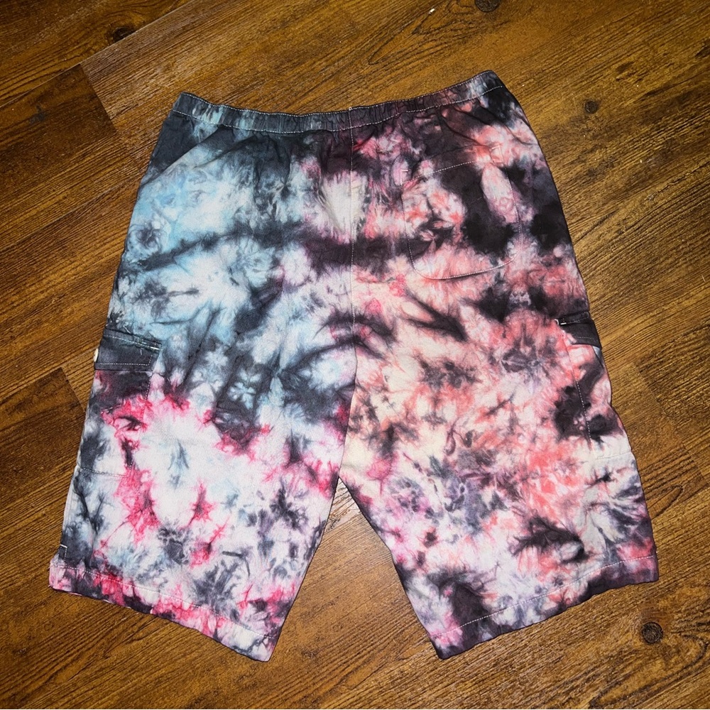 LAST CALL Classic Elements Red Black Tie Dye Cargo Capri Shorts Size L Petite - Picture 2 of 11